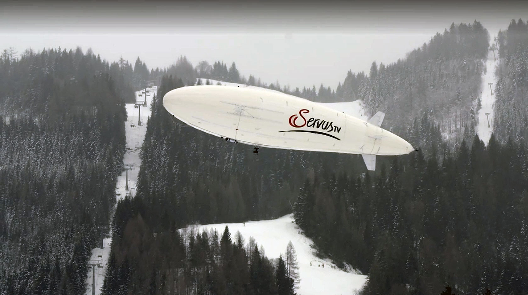 12-m-rc-blimp-at-servus-alpenpokals-2015